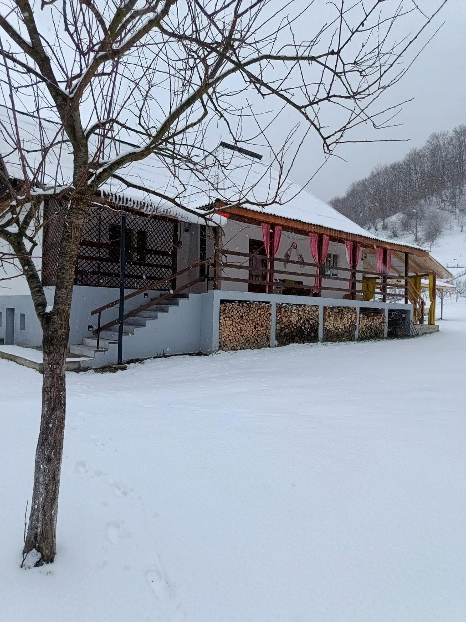 Casa Dyasof Rohia Exterior foto